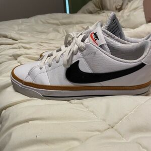 Worn very few times and in perfect condition.